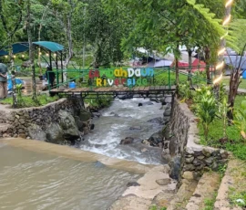 Lembah Daun Riverside
